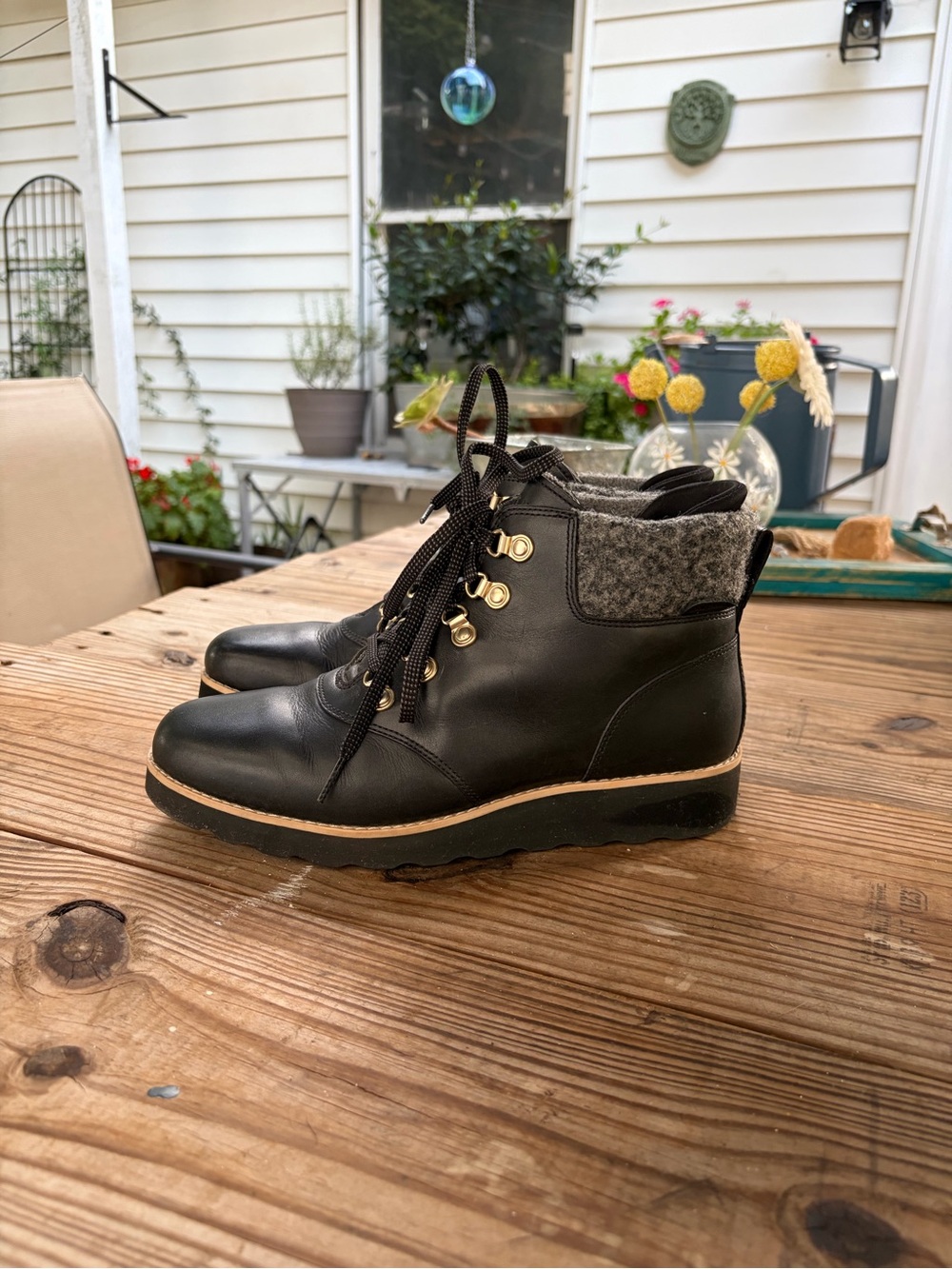 Cole Haan Women’s 7.5 Black Leather Wool Collar Lace Up Hiking Ankle Boots